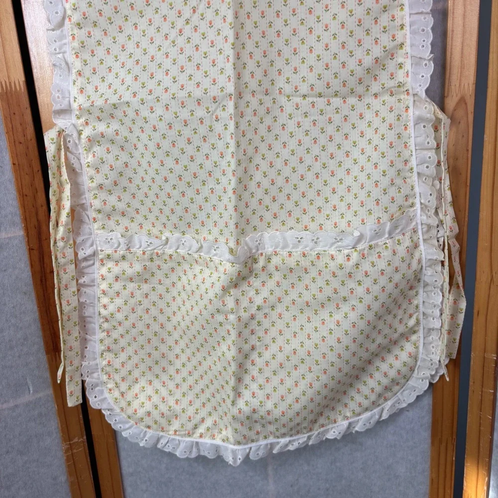 Vintage Floral Pinafore Smock Apron‎ Yellow Tulip Eyelet Lace Trim Pockets